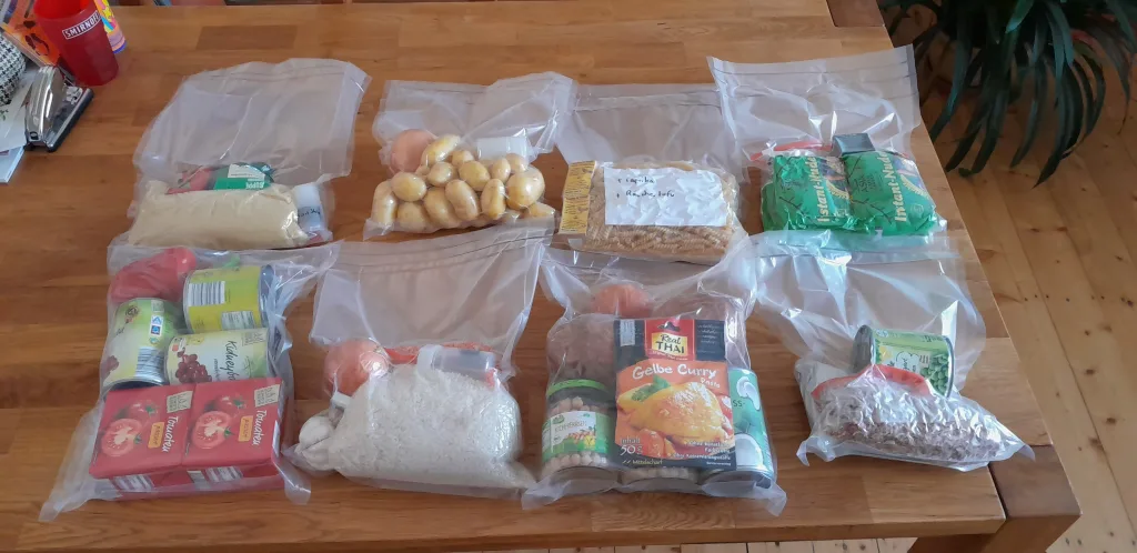 Portionierter Lebensmittelvorrat in Vakuumbeuteln